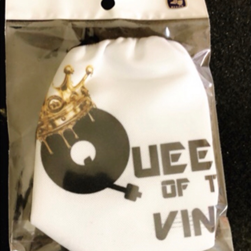 Queen of the vinyl Mask